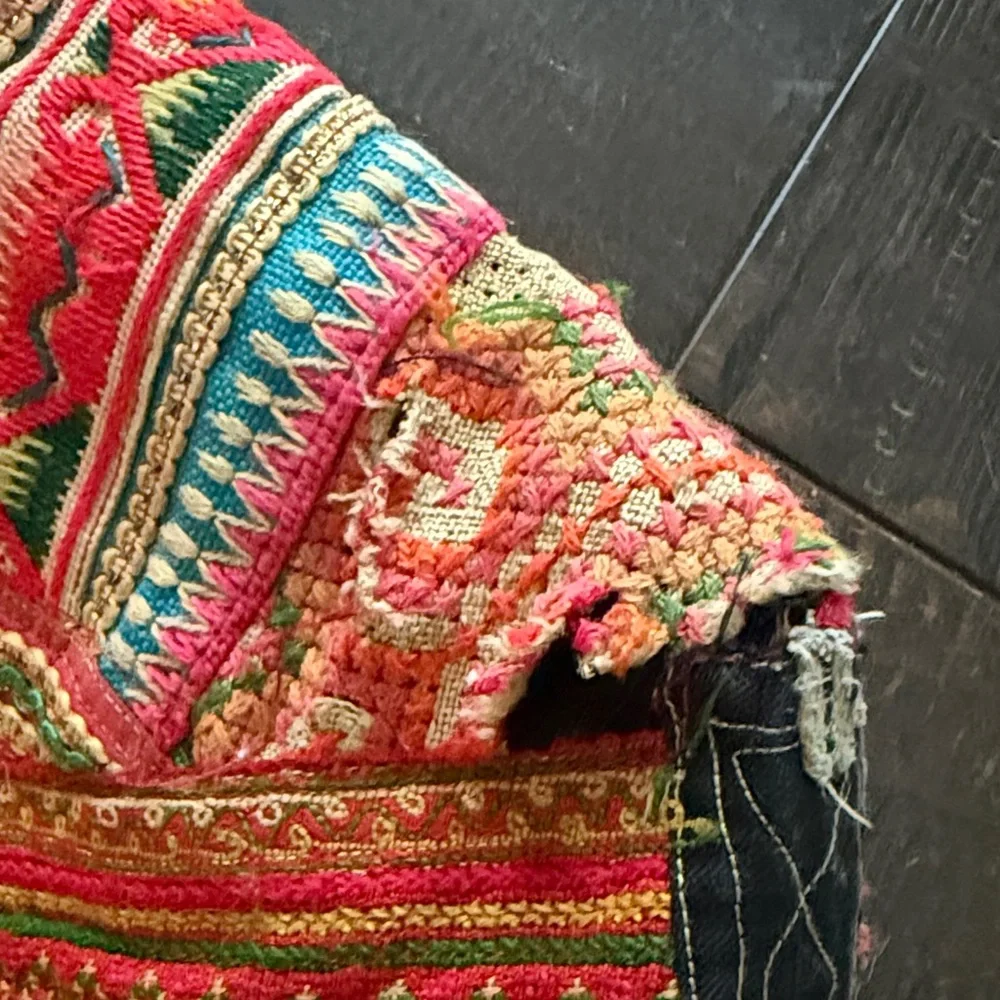 Colorful Embroidered Shoulder Bag - Picture 5 of 7